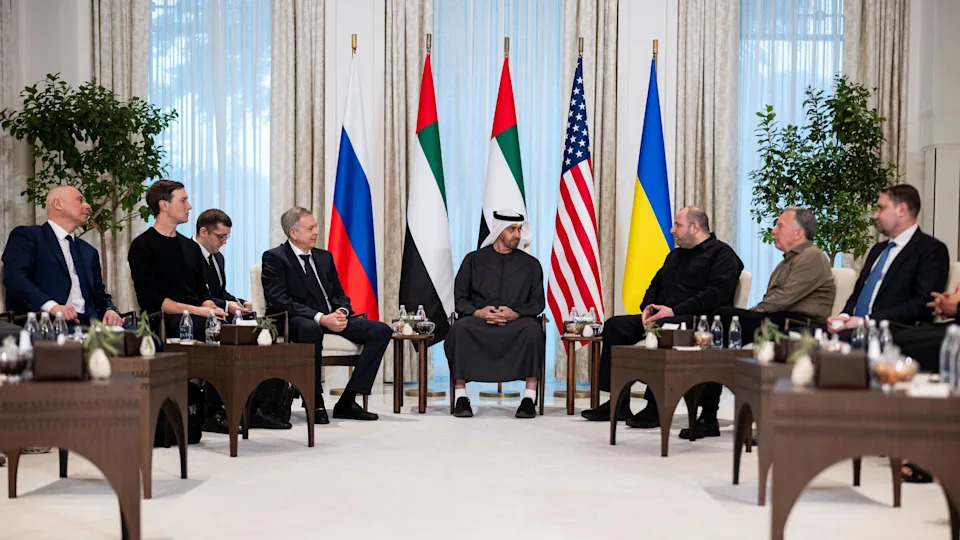 President of the United Arab Emirates Sheikh Mohamed bin Zayed Al Nahyan receives the heads of delegations participating in the UAE hosted trilateral talks between the United States, Russia and Ukraine. Eight people can be seen in the picture in total/ 