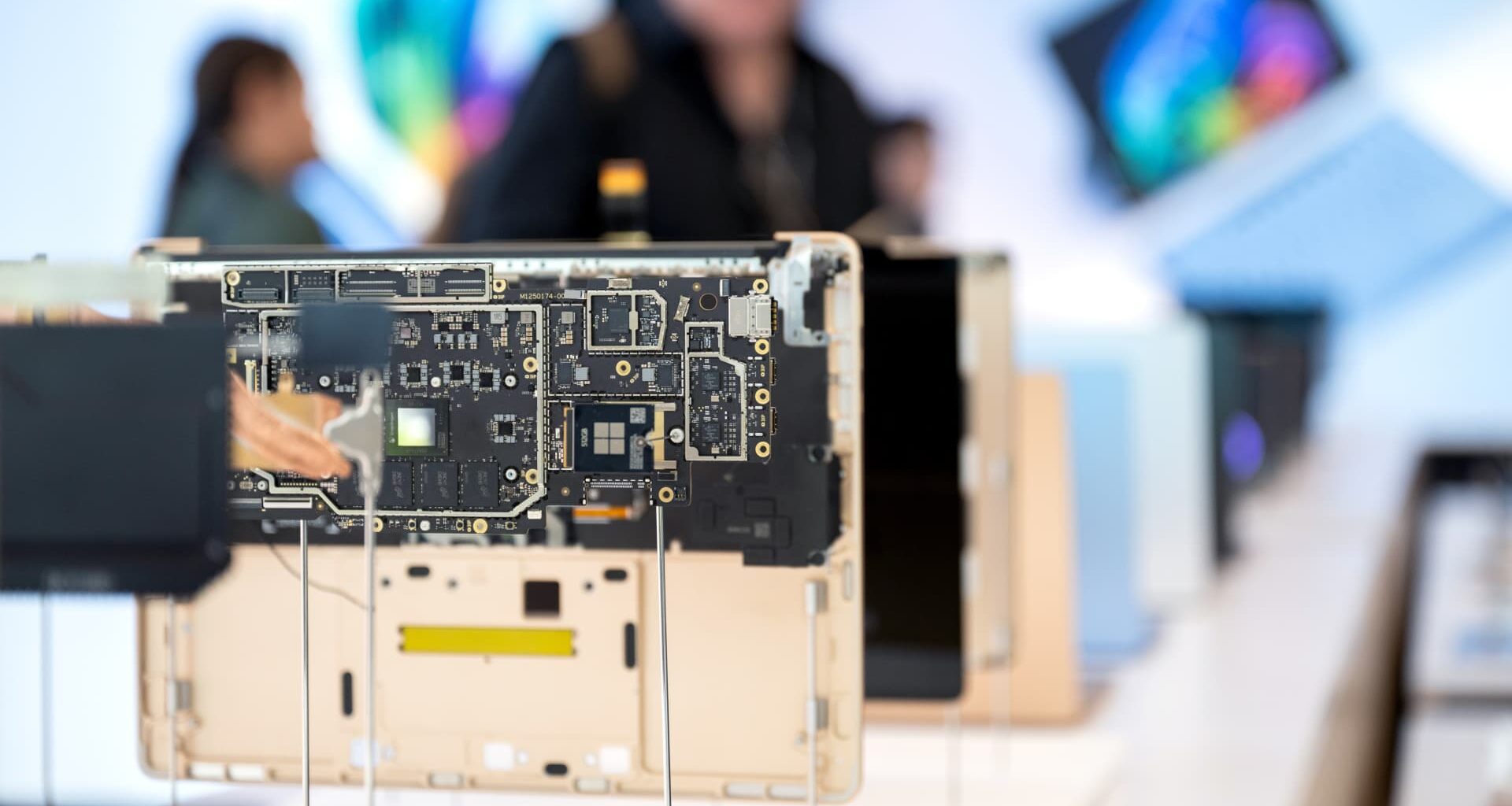 Stoxx 600, FTSE 100 dip following Wall St advance