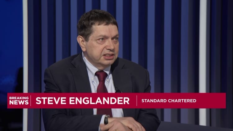 Trump is 'trying to intimidate the Fed,' says Standard Chartered's Englander