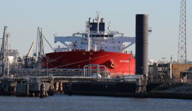 U.S. getting 30% higher price for Venezuela oil says energy chief