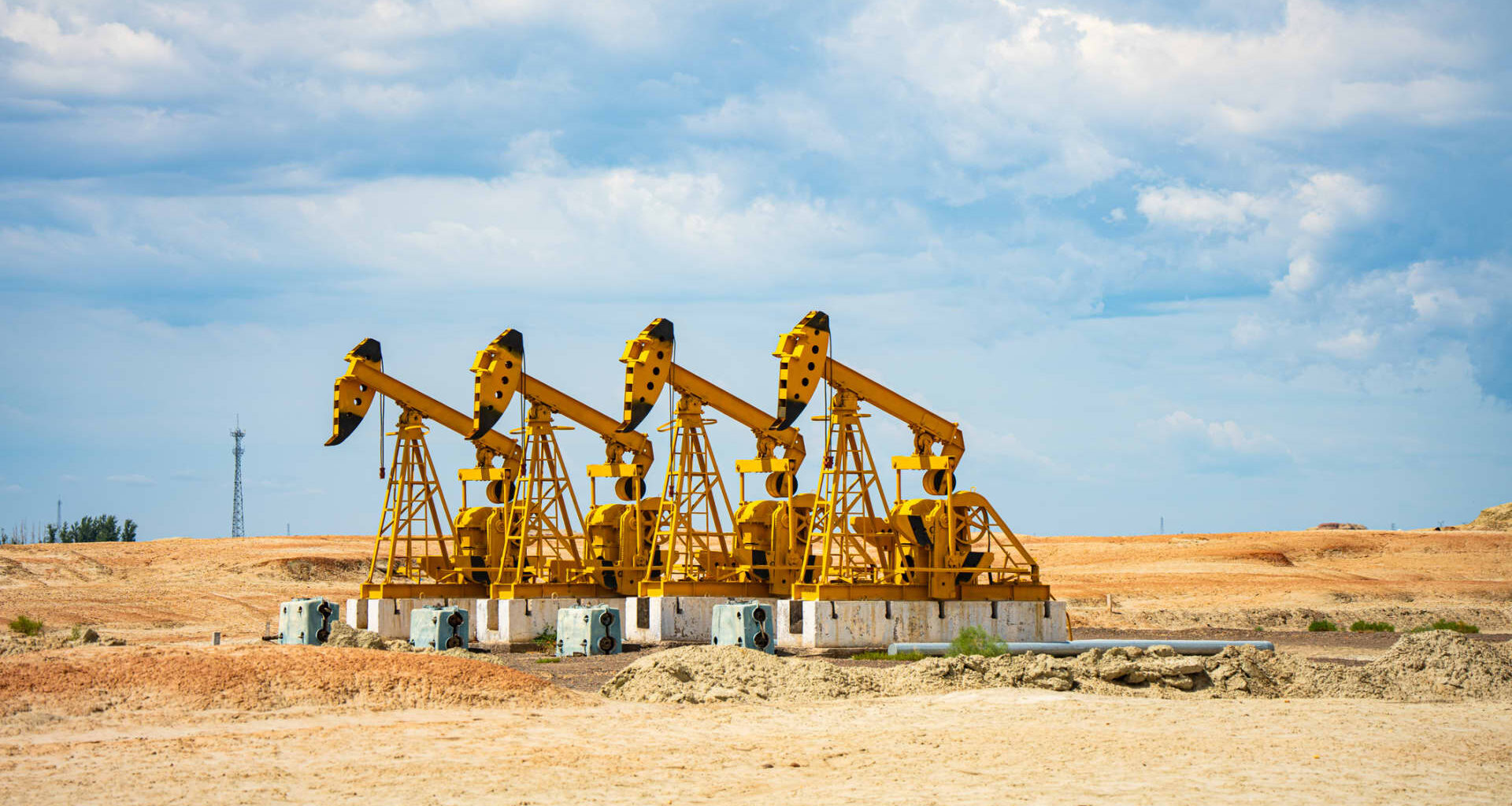 Oil prices mixed as U.S. supply worries linger after winter storm