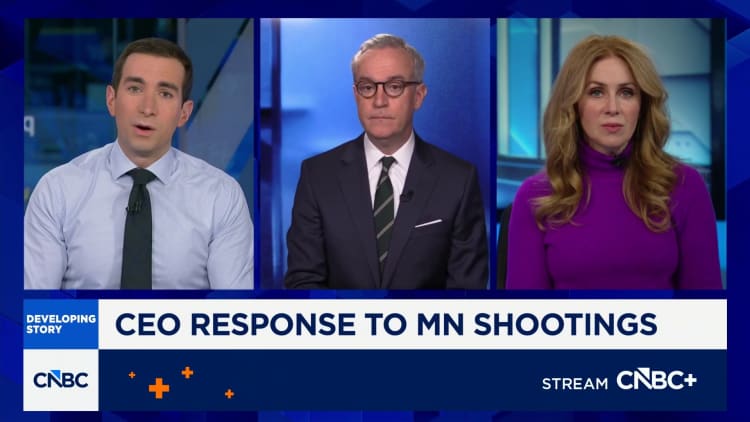 Minnesota business leaders call for 'immediate deescalation of tensions' following shootings