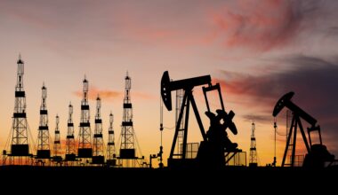 Oil slips even as U.S. winter storm curbs crude output