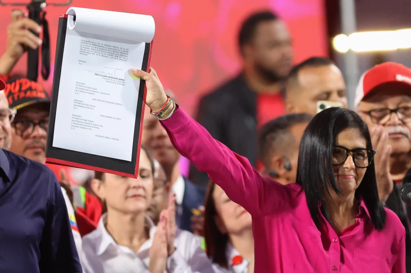 Venezuela opens up oil sector to US firms