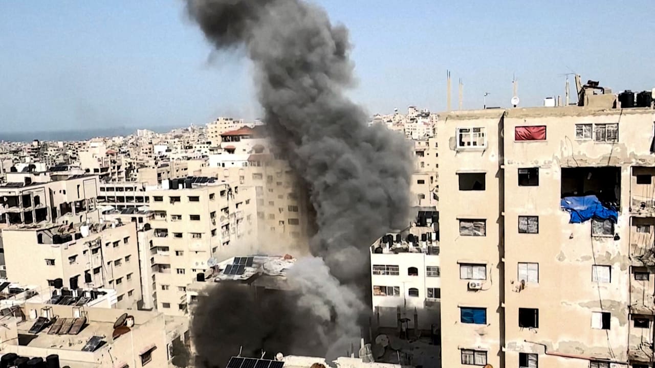 Nach Verletzung der Waffenruhe: Israel greift Hamas-Kommandeure in Gaza an | Politik