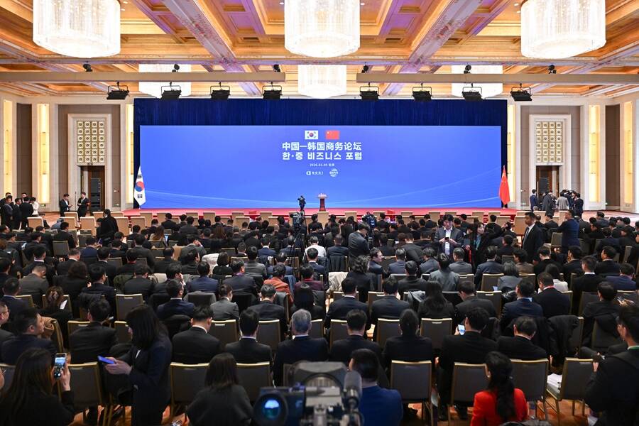 China, South Korea seek closer economic ties at Beijing forum