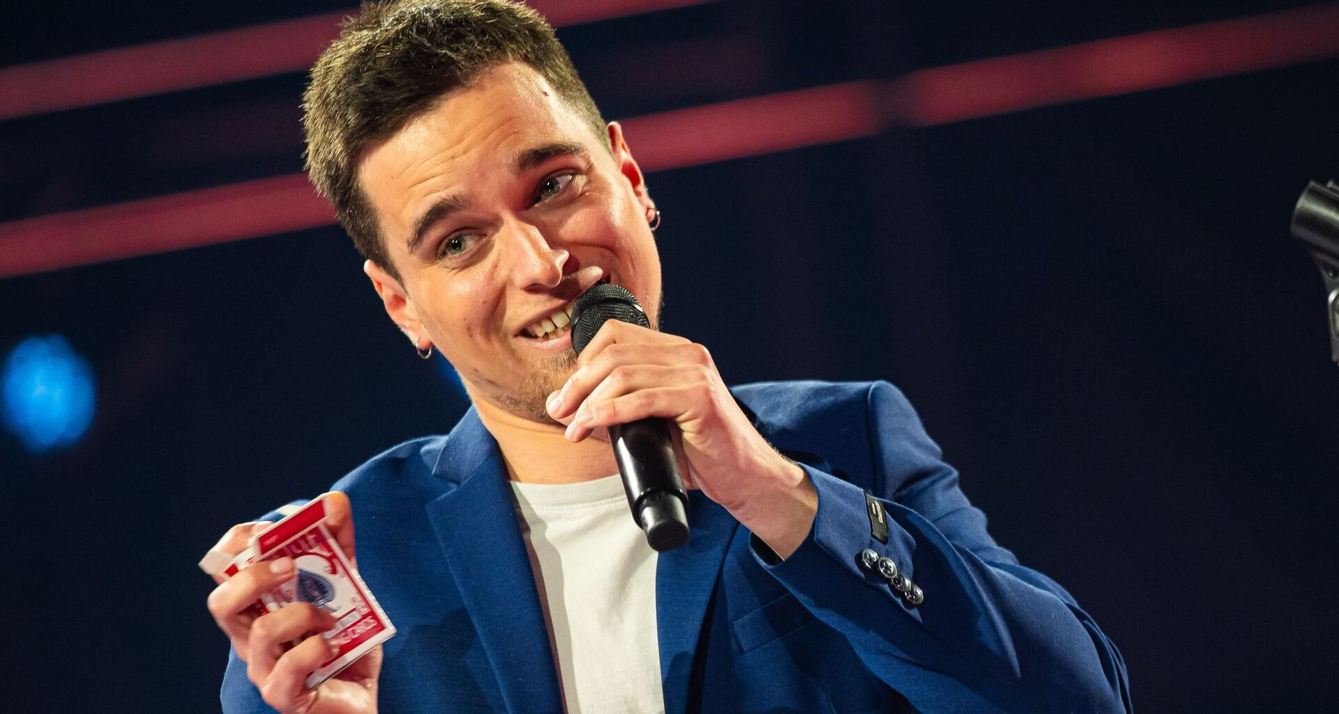 Théo, le mentaliste namurois, envoûte la scène de The Voice Belgique avec une reprise de Pomme