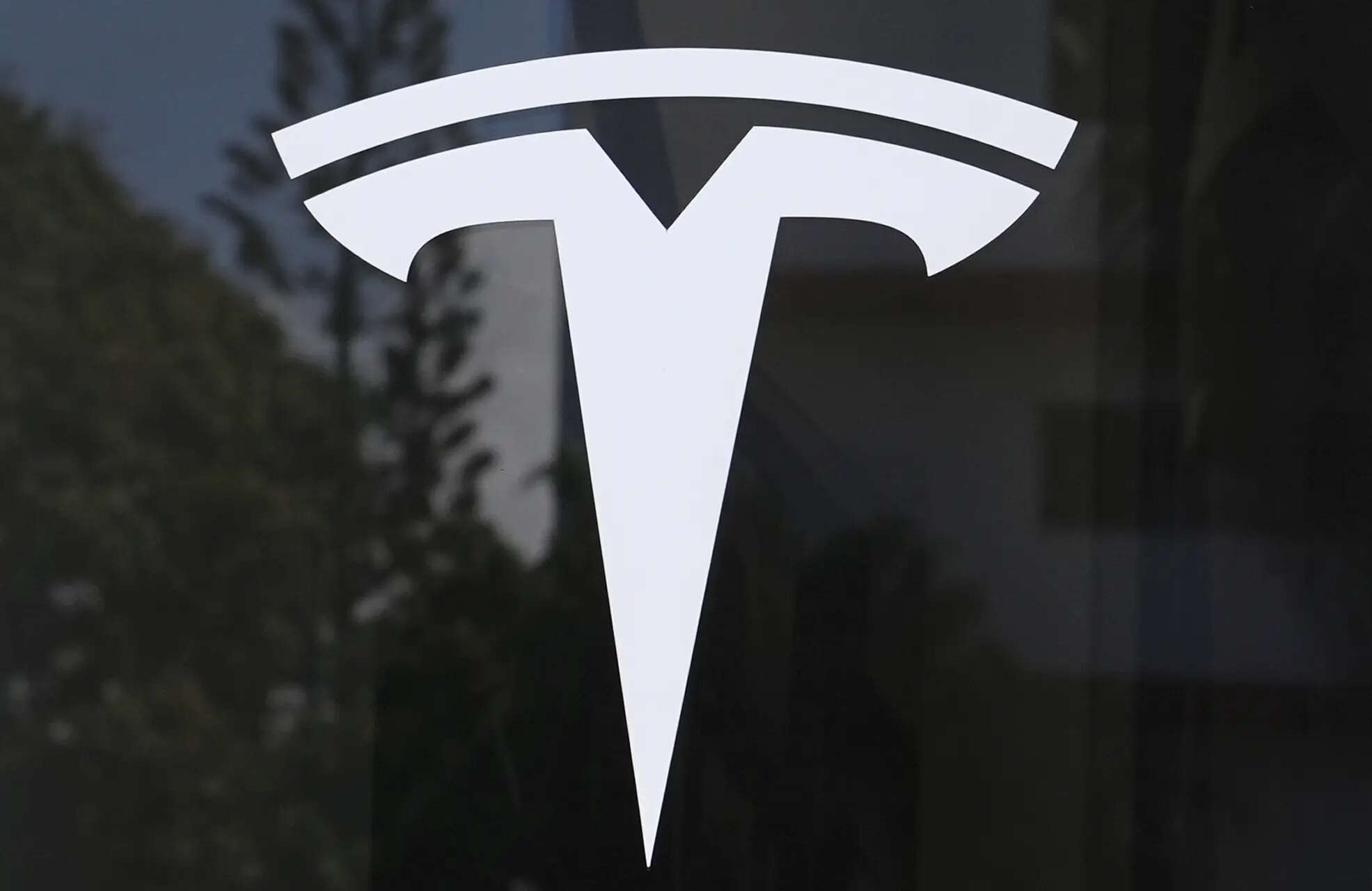 <p>Tesla's European market share contracted in 2025, with significant registration drops in France, Sweden, Portugal, Spain, and Belgium.  </p>