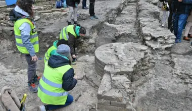 Excavation of ancient ruins by archaeologists during an excavation site investigation.