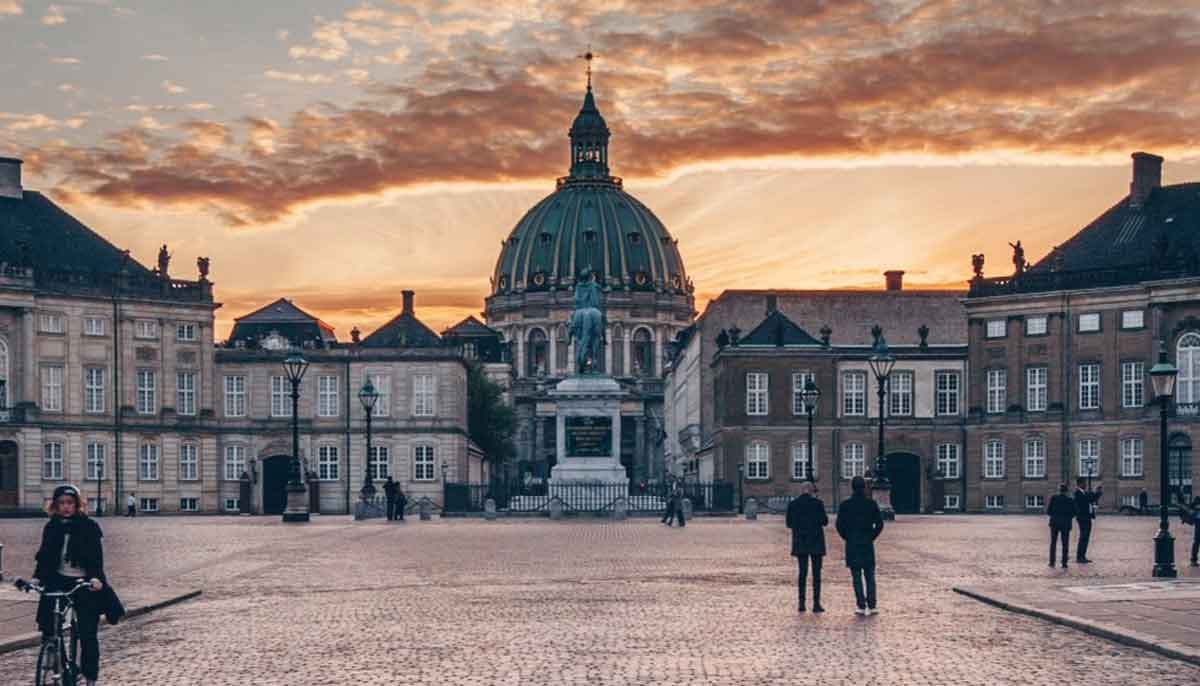 King announces Greenland visit amid Trump threats