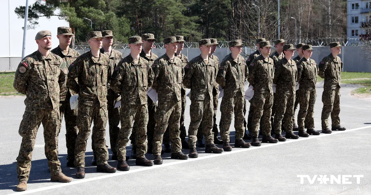 Latvijas un Polijas aizsardzības ministri apspriež iespēju rīkot vienotas militārās mācības