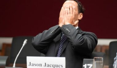 Leading economists want less talk, more numbers from federal budget watchdog