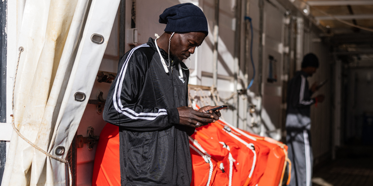 Border Force to seize mobile phones from Channel arrivals in bid to smash people-smuggling gangs