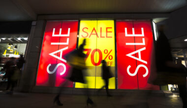 Moderate crowds at the start of winter sales in Belgian shopping cities