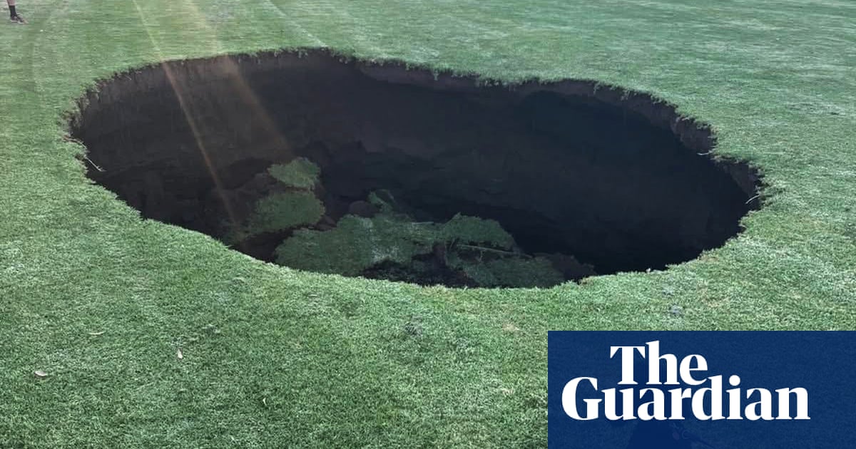 Large sinkhole opens in sporting oval in Melbourne’s north-east, near tunnelling works | Victoria