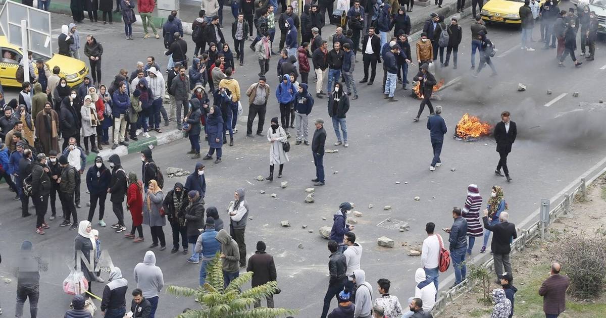 Iran’s protest chants: From reformist appeals to calls for Pahlavis