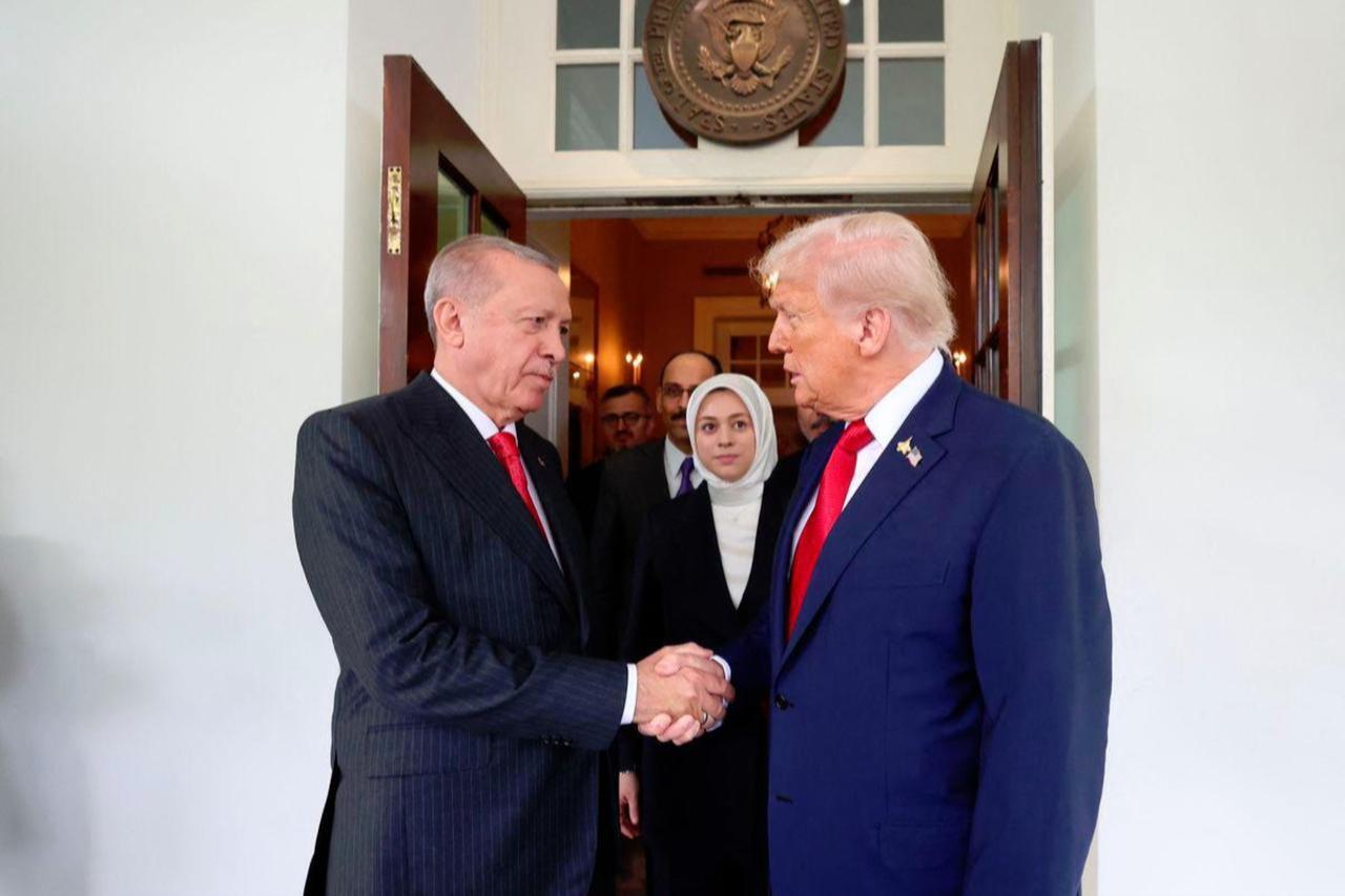 Turkish President Recep Tayyip Erdogan visits US President Donald Trump at the White House. (AFP Photo)