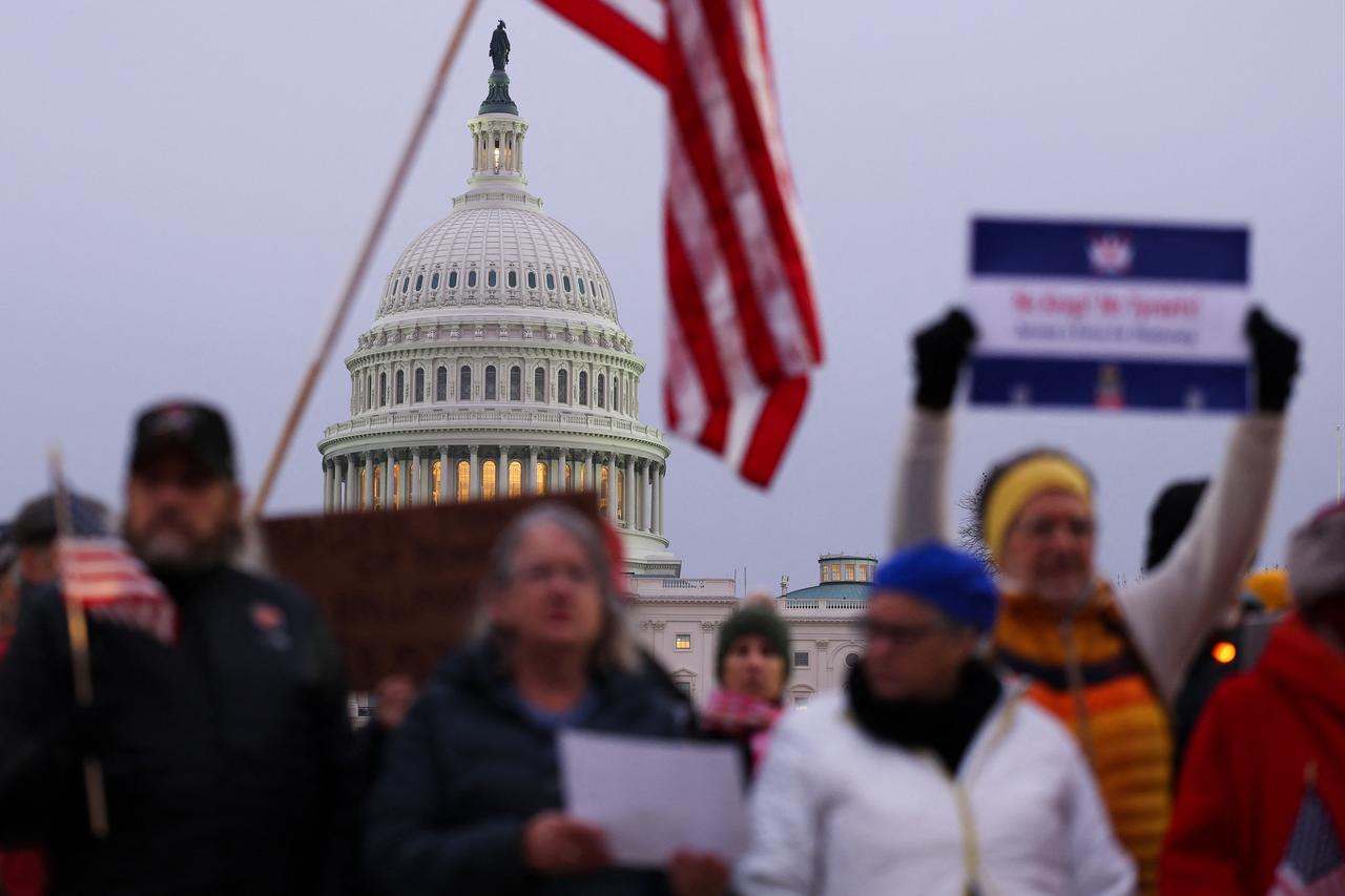 People gather for a vigil to remember the 5th anniversary of the storming of the Capitol building in Washington, DC, on Jan. 6, 2026. (AFP Photo)
