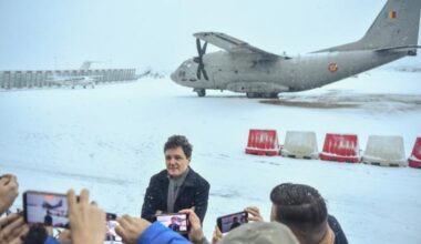 VIDEO: Nicușor Dan, blocat pe aeroportul din Paris din cauza vremii nefavorabile