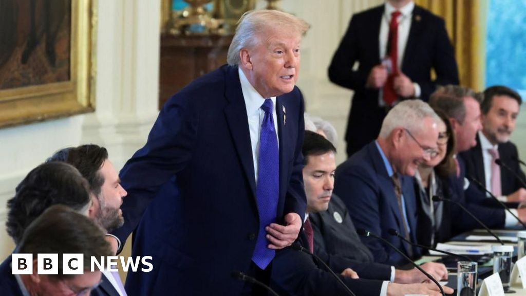 Trump seeks $100bn for Venezuela oil, but Exxon boss says country 'uninvestable'