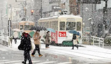 Japan on alert as heavy snowfall looms
