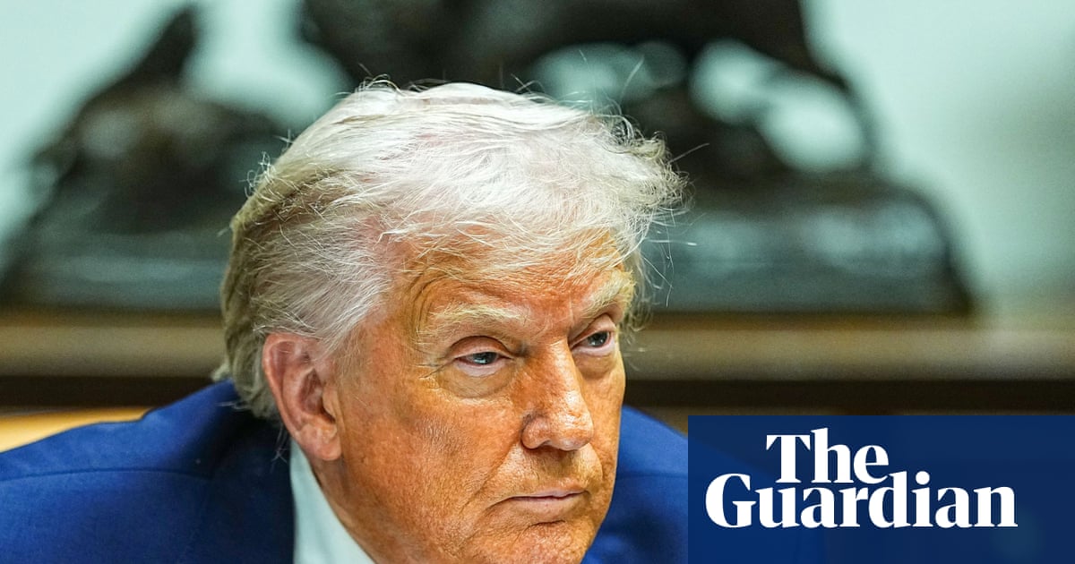 Trump announces one-year 10% cap on credit card interest rates | Donald Trump