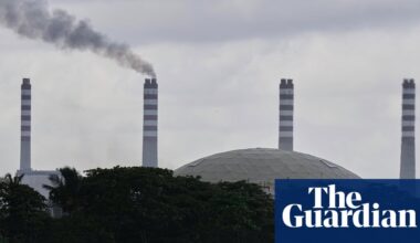 US frackers were already facing a global oil supply glut. Trump’s Venezuelan dream could make it worse | US news