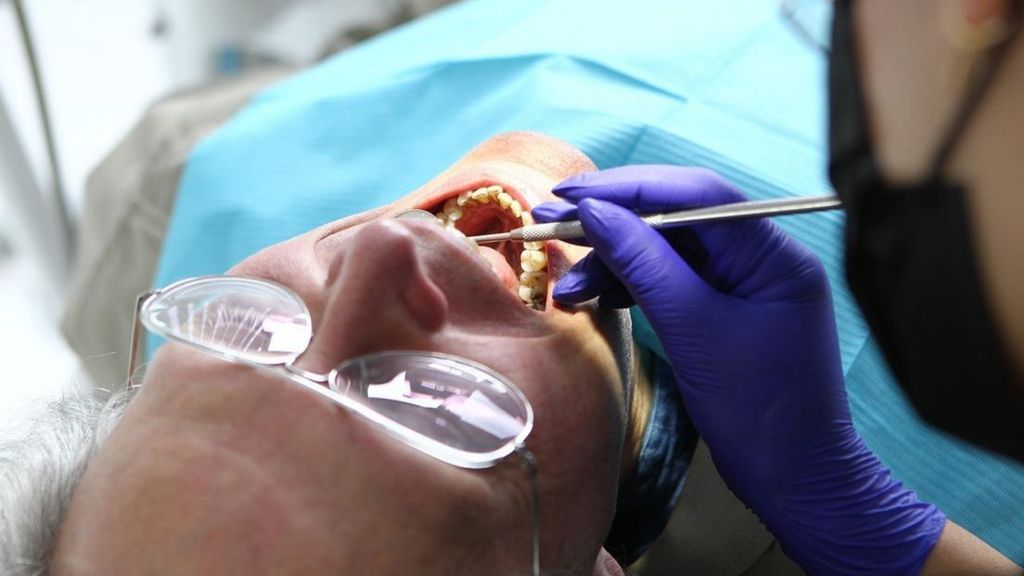 'Tandartsketens gebruiken ouderen als melkkoe'