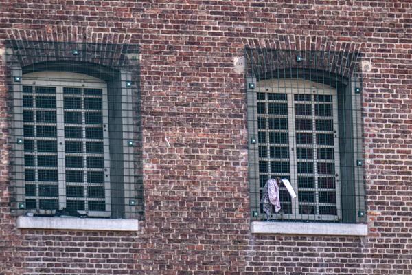 Returns of illegal migrant prisoners rise by a quarter