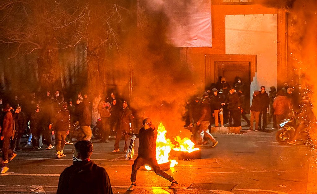 For Trump, a Path Forward on Iran That Goes Beyond Bombs