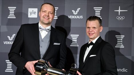 Susijengin valmennustiimiin kuuluvat entiset pelaajat Hanno Möttölä ja Teemu Rannikko.