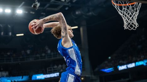 Suomen maajoukkueessa EM-kisoissa pelannut Miikka Muurinen palkittiin vuoden nuorena urheilijana.