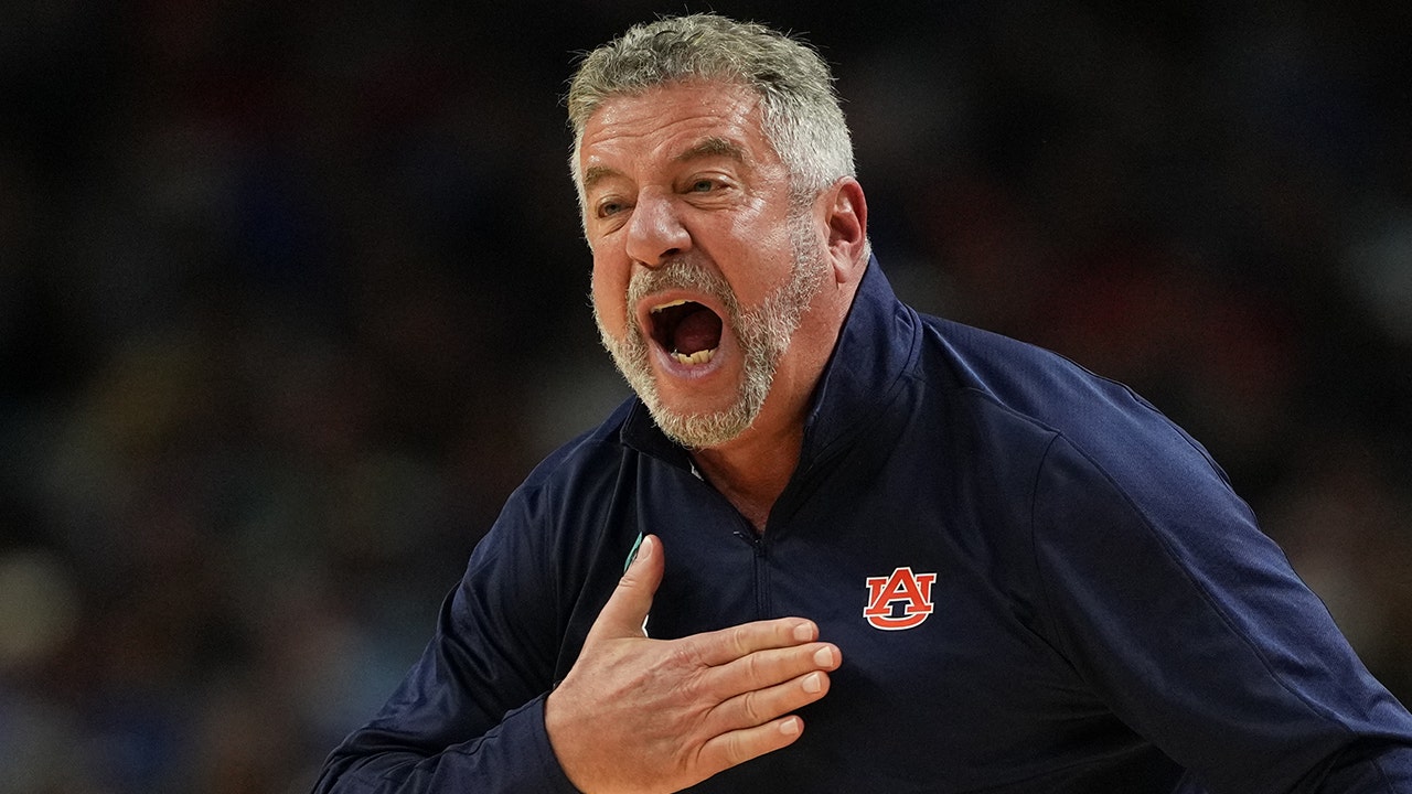 Bruce Pearl slams anti-Israel college protesters going silent on Iran
