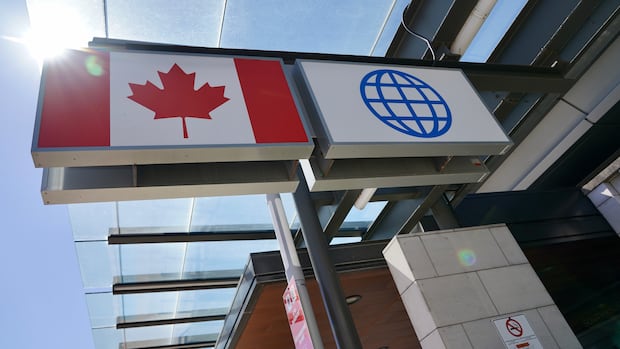 'Misdirected' passengers skipped customs after international flight landed in Ottawa