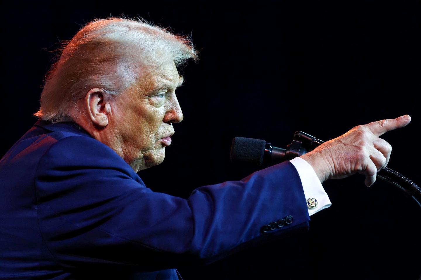 Trump escalates trade war with Europe in bid to acquire Greenland