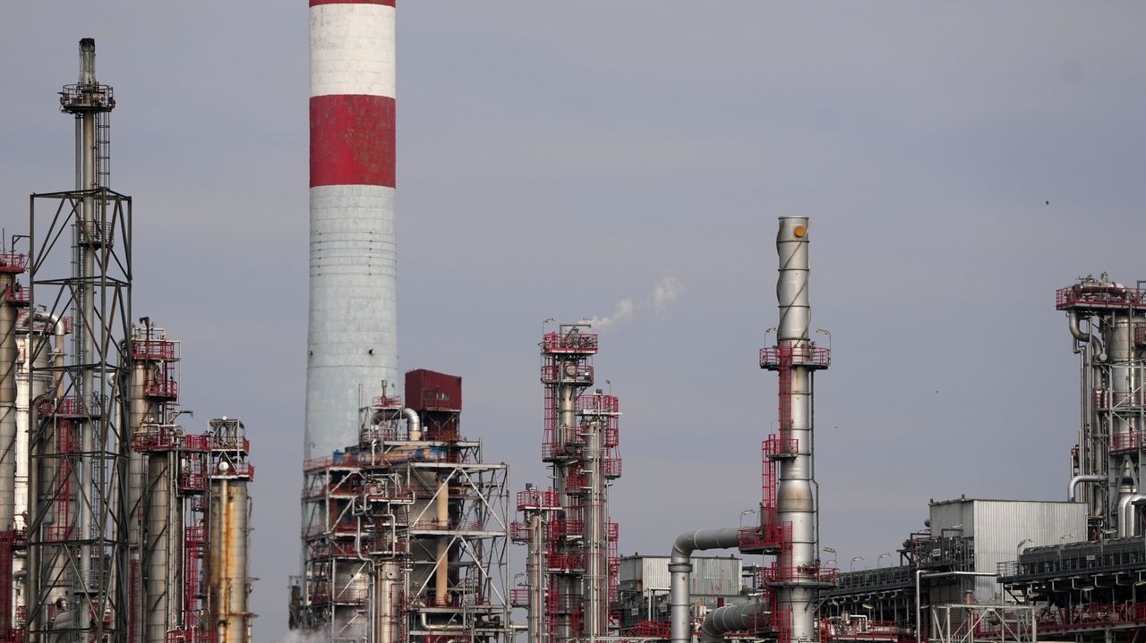 Hungary's MOL to buy Serbia's Russia-owned NIS oil company if US approves