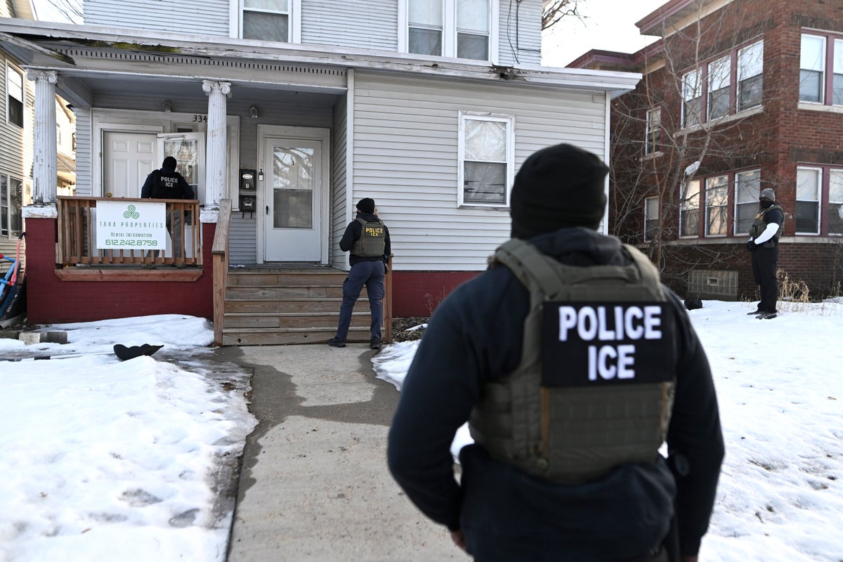 Volunteers are delivering groceries to Minneapolis migrants so they don’t risk leaving home amid ICE swarm