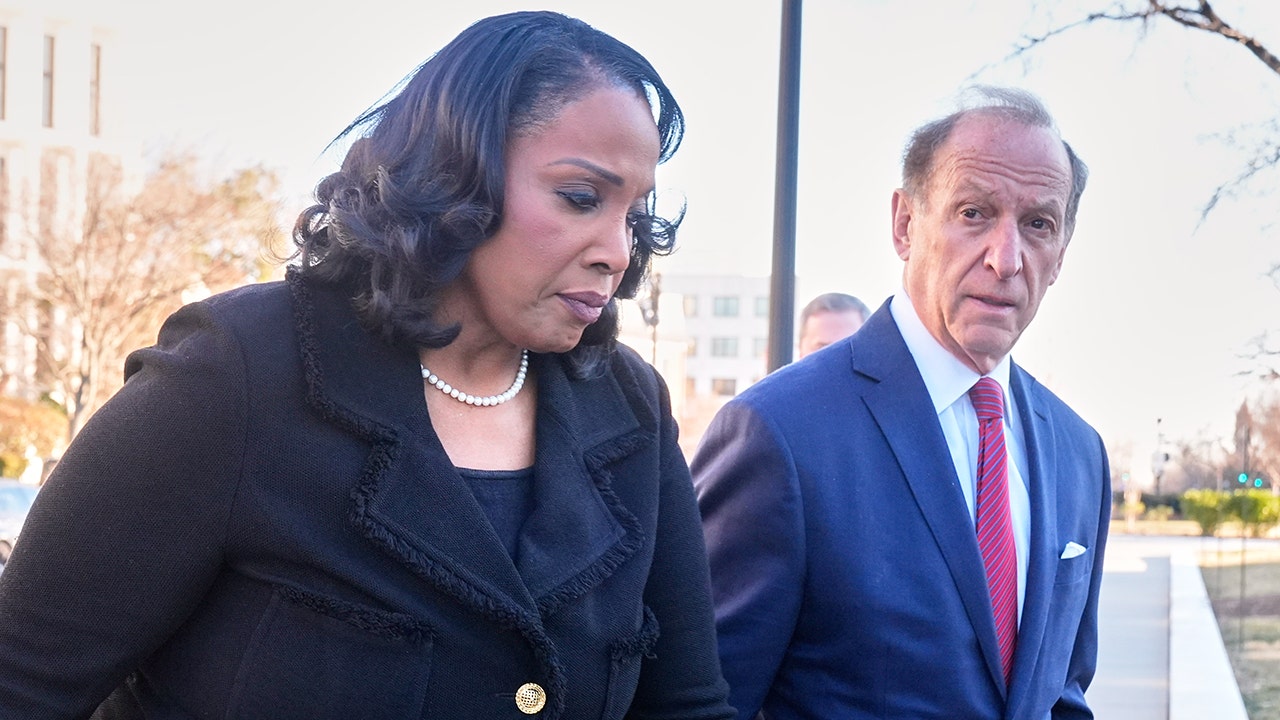 Supreme Court appears set to deal Trump legal setback over Lisa Cook firing