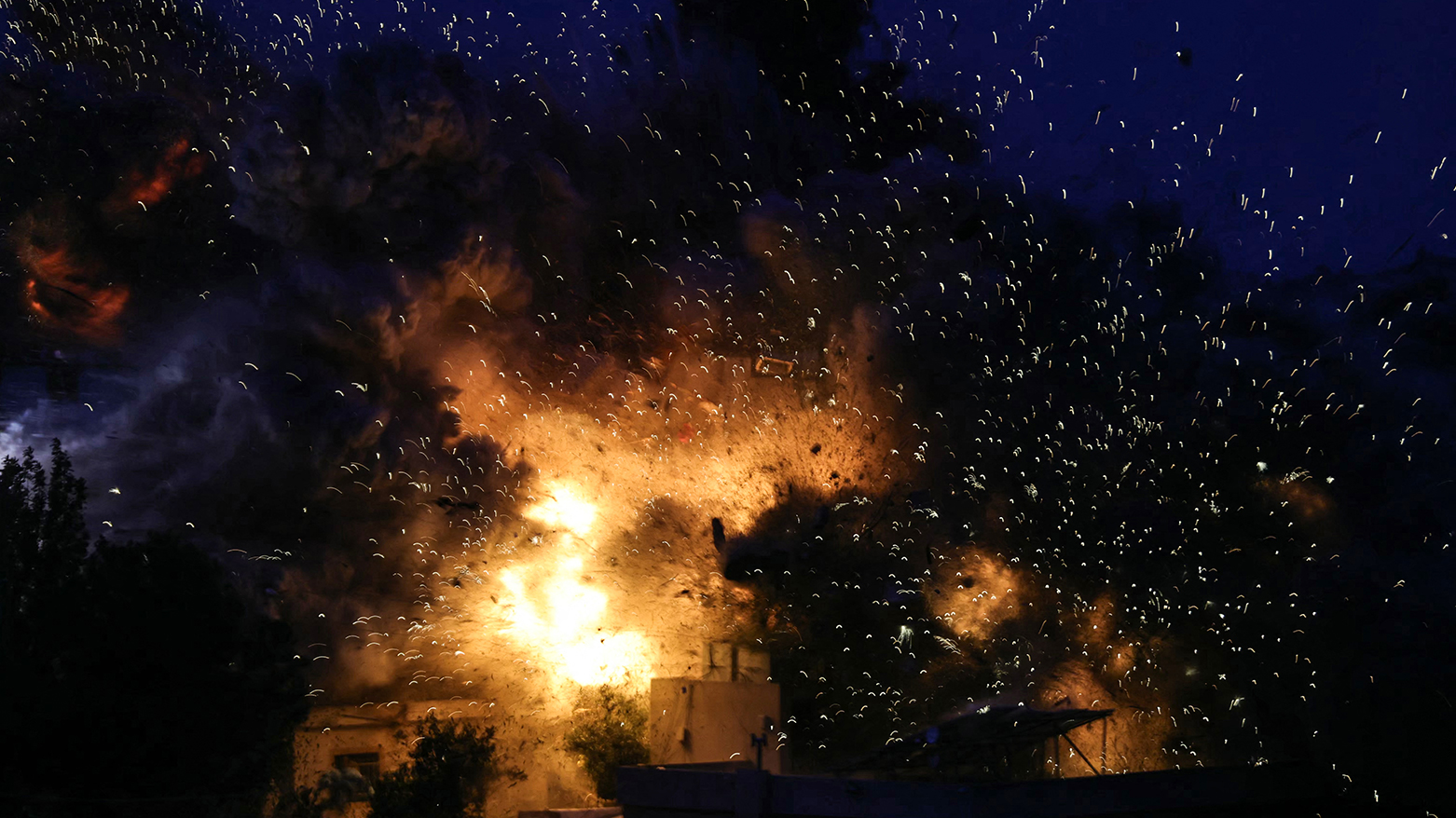 Israel Strikes Four Border Crossings Between Syria and Lebanon