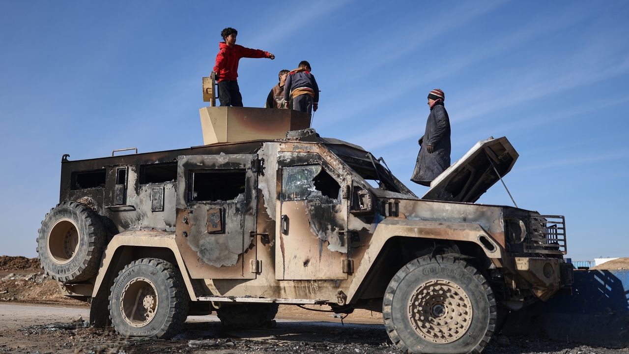 The decision to move IS prisoners from Syria to Iraq came at the request of Baghdad, officials say