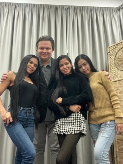 Gytis Volkavičius su žmonomis (nuotr. asm. archyvo)