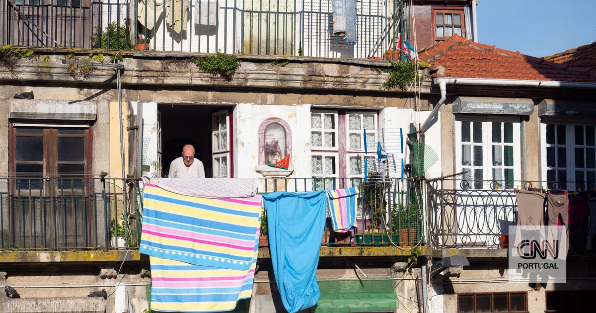 Idosa morta há dois anos encontrada num bairro do Porto. Pedro Duarte diz que é necessário repensar o acompanhamento de idosos isolados