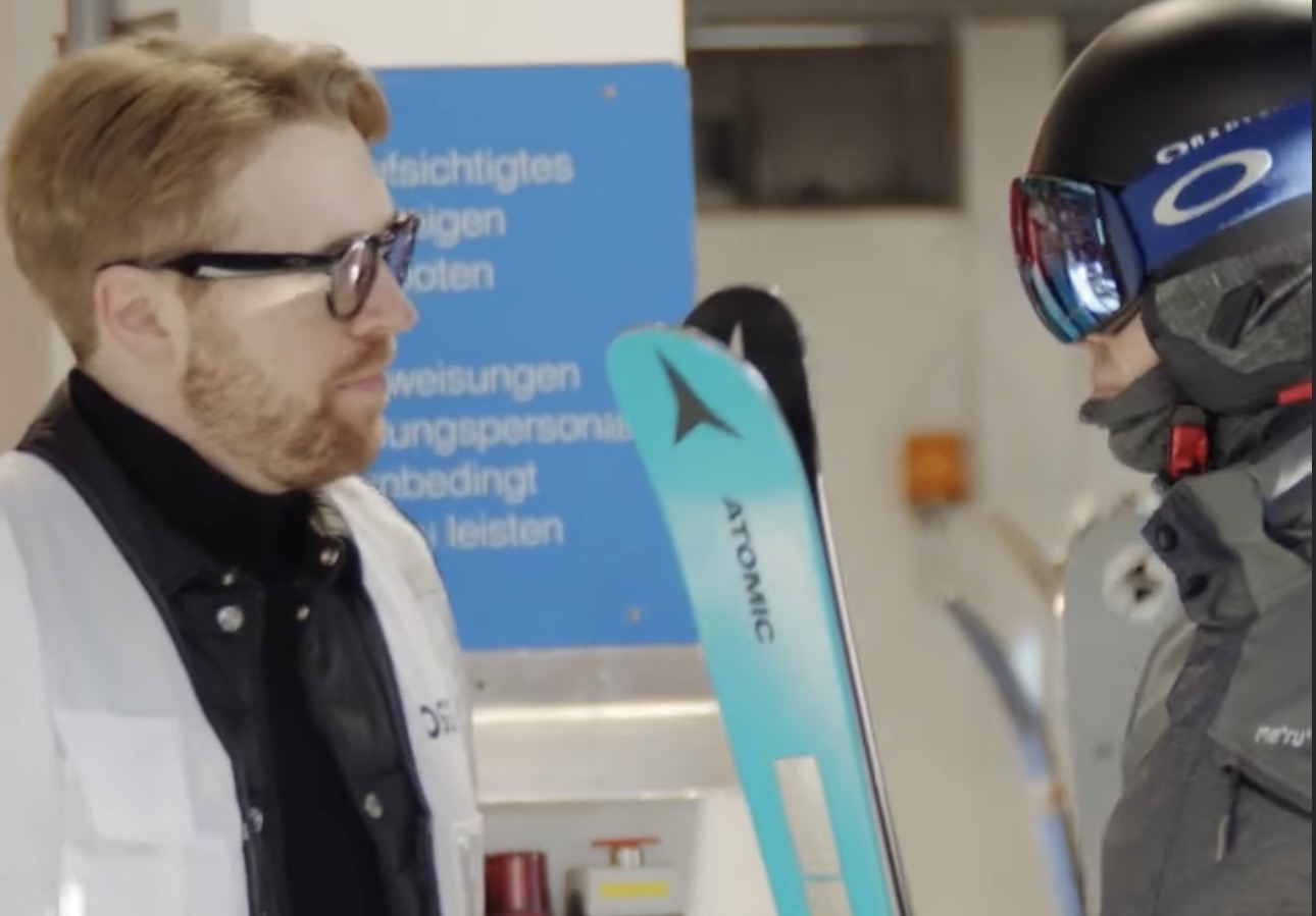 [VIDEO] From Downhill King to Lift Attendant: Aleksander Aamodt Kilde Surprises Fans at Kitzbühel, Austria