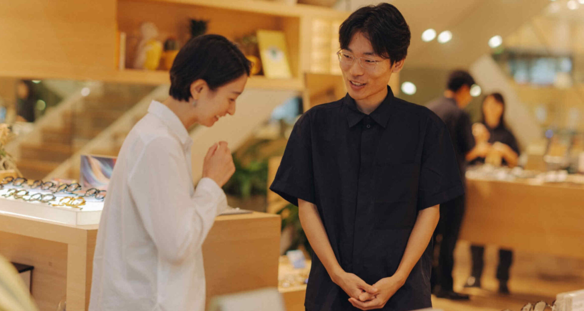 Overseas customers set their sights on Japan's inexpensive eyewear