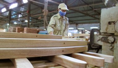Vietnamese furniture makers seek tariff shelter in Mideast and India