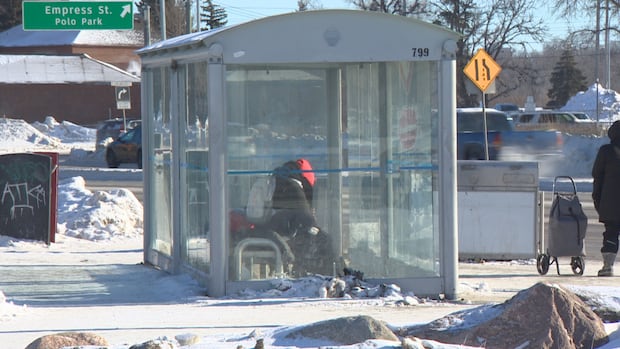 Some Winnipeggers relying on bus shelters, constant movement to stay warm amid extreme cold weather