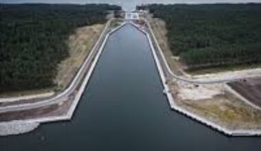 Poland cuts a strip of sand, digs a billion-dollar canal in the Baltic Sea to avoid dependence on the Russian route, creates an artificial island with the dredged material