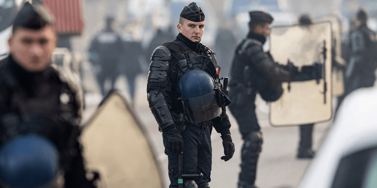 French Police told to stop using rubber bullets, tear gas and stun grenades against asylum seekers