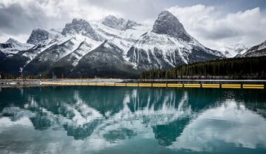 Paraglider dies in Alberta after crashing into mountain near Canmore