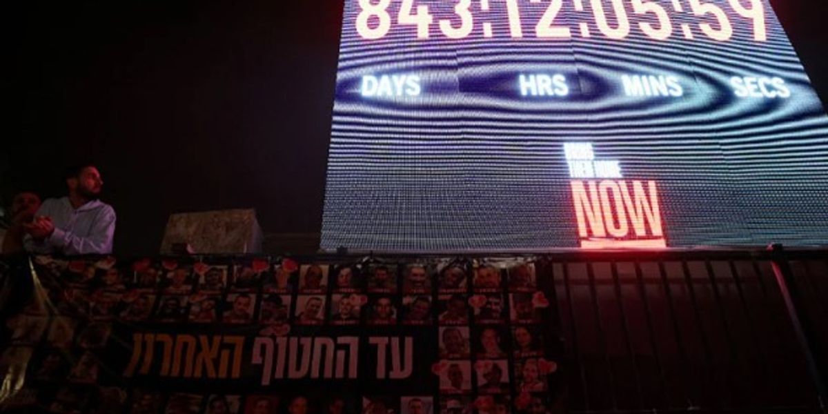 After 843 days, the symbolic clock of the prisoners stops in Tel Aviv
